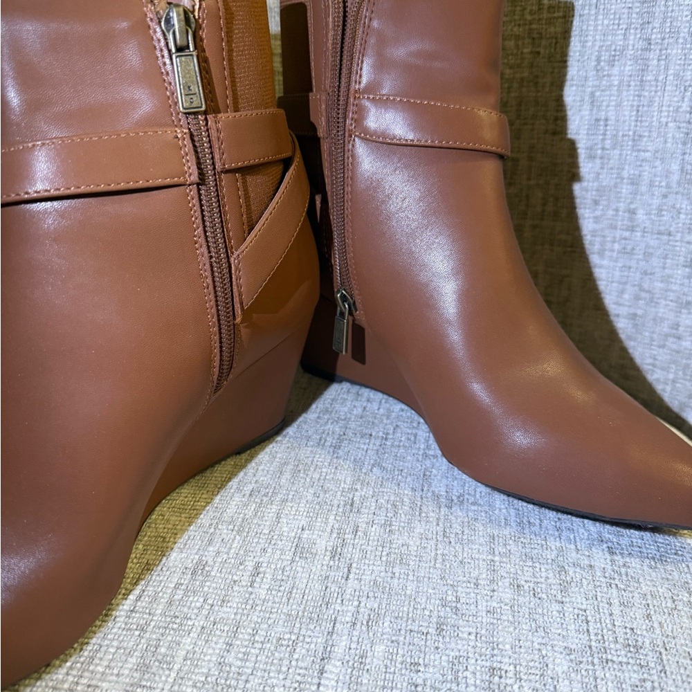 NWT Kenneth Cole Reaction Women’s Emmie Brown Wedge Boot Size 9 - Picture 6 of 13